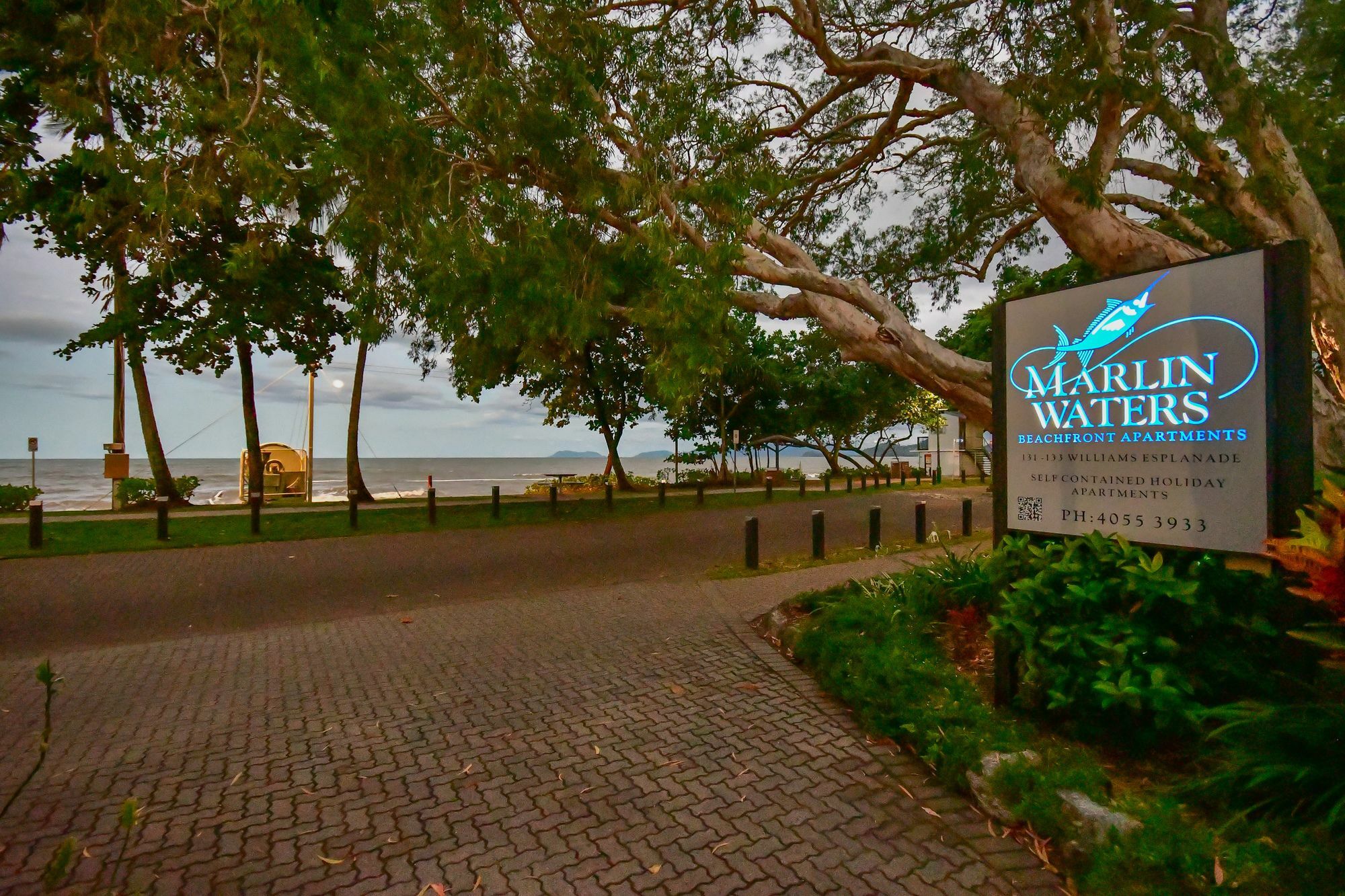 Marlin Waters Beachfront Apartments Palm Cove Exterior photo