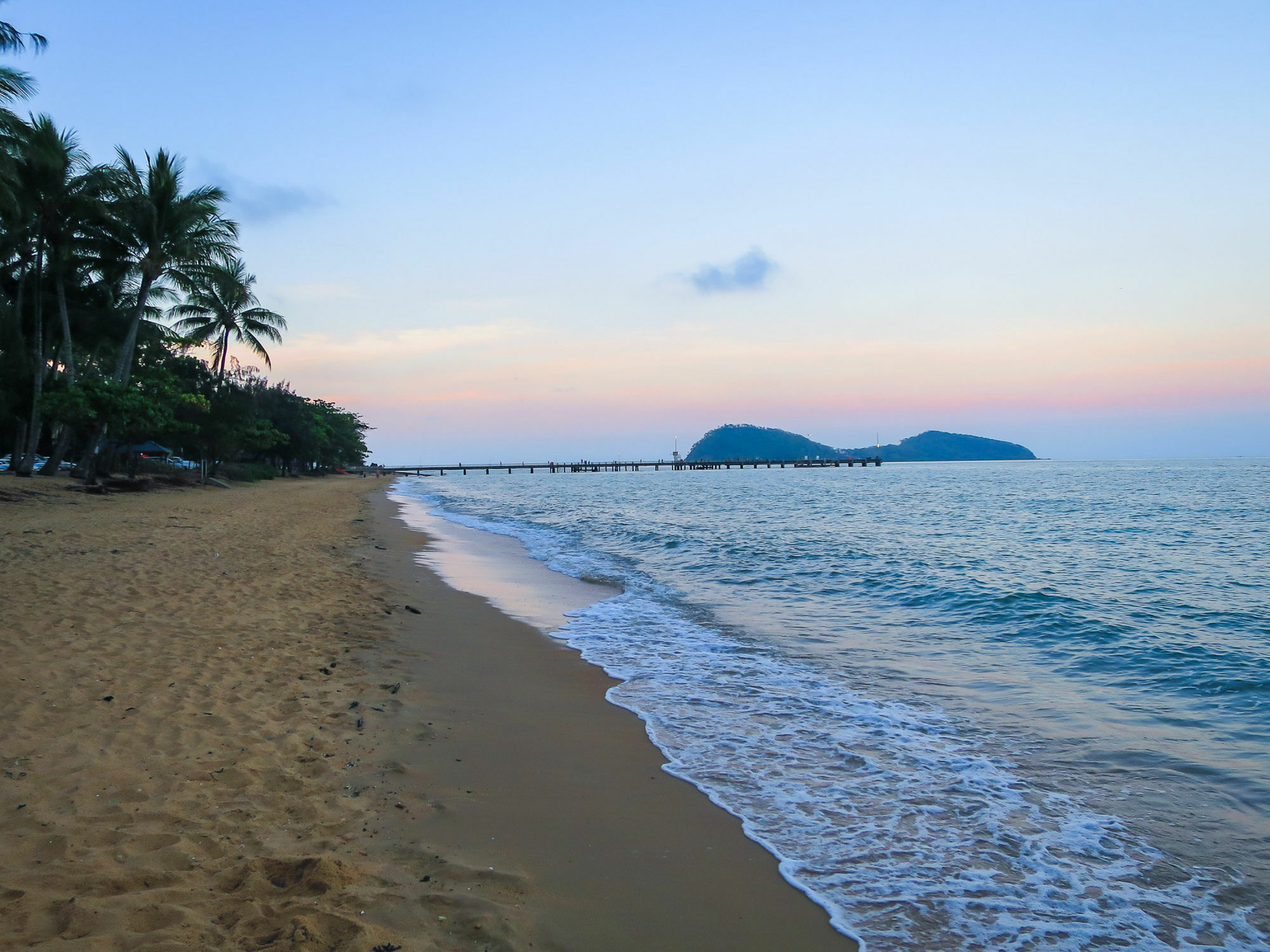 Marlin Waters Beachfront Apartments Palm Cove Exterior photo